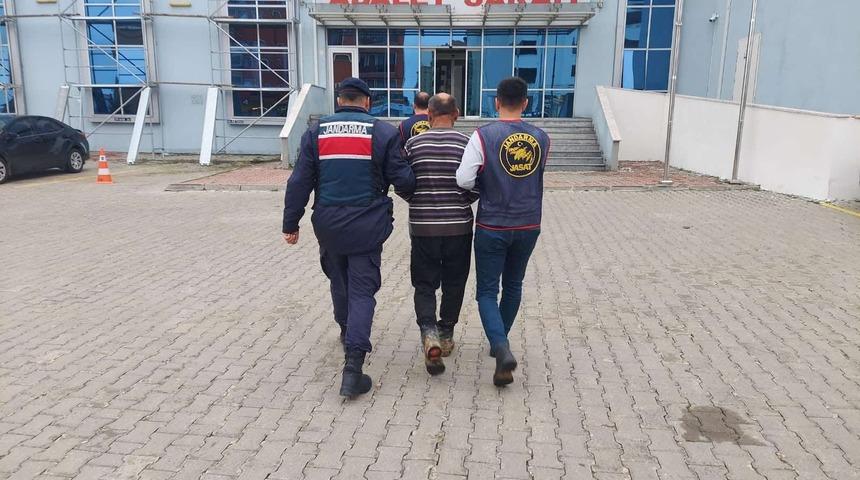 Edirne'de 54 yıl hapis cezası bulunan firari hükümlü ahırda telsizle yakalandı