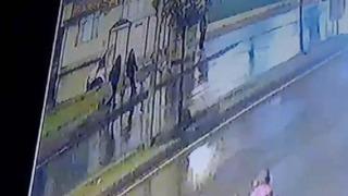 Otobüs durağında bekleyen kadına kurşun yağdırdı! Saldırı anı kamerada