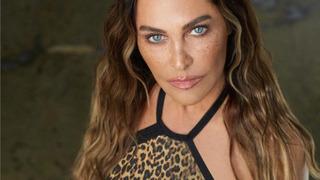 Hülya Avşar spor yaparken paylaştı! Kaslarını böyle gösterdi