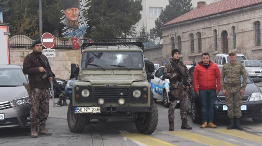 Sivas'ta eksi 2 derecede Ata'ya saygı