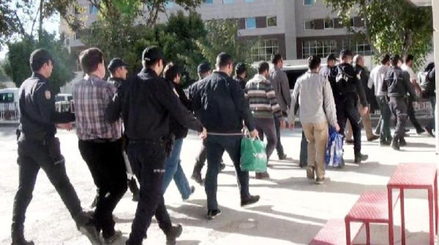 5 ilde FET&Ouml;'n&uuml;n m&uuml;d&uuml;r ve &ouml;ğretmenlerine operasyon: 11 g&ouml;zaltı