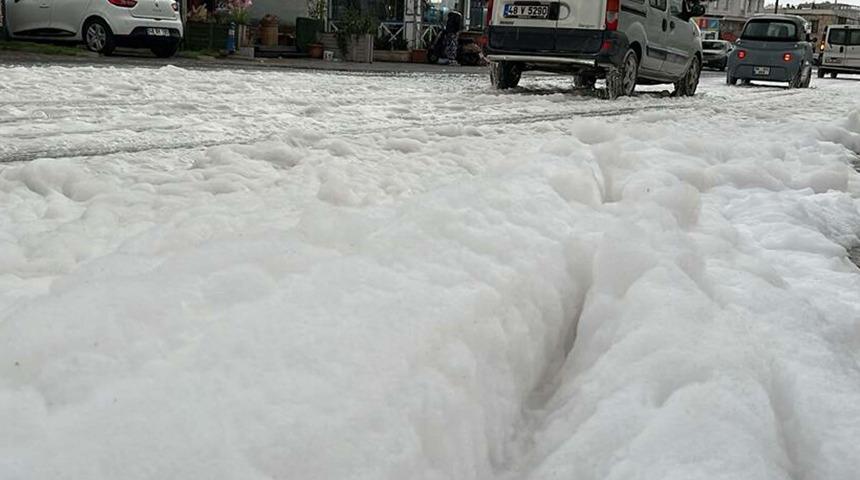Bodrum'da merak uyandıran beyaz köpük! Sebebi belli oldu