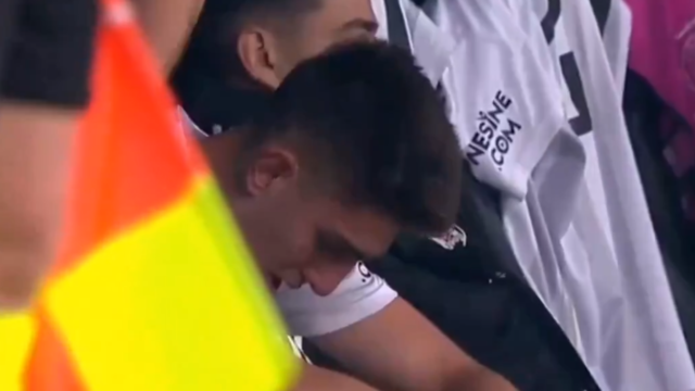 Beşiktaş'ın yıldızının kulübede ağladığı görüntüler gündem oldu!