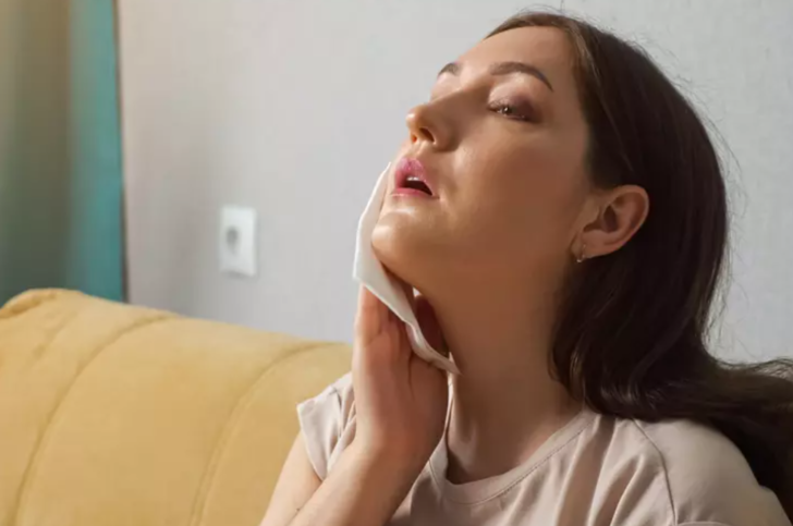 Aşırı terleme yaşam kalitesini düşürüyor! Her yaş ve cinsiyeti etkiliyor... İşte tedavi yöntemleri 