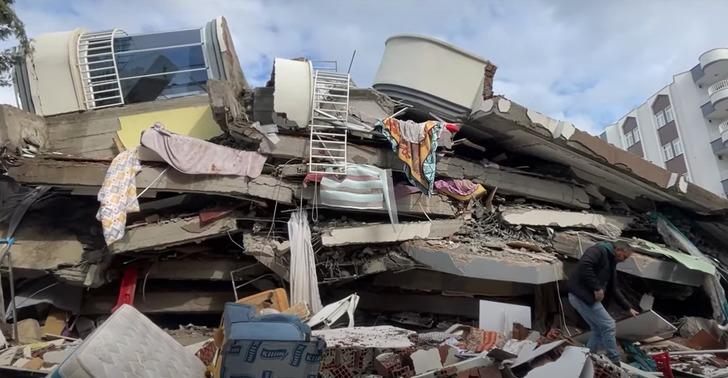 Enkaz altında 108 saat yaşam savaşı verdi, anlattıkları herkesi duygulandırdı! Oğlu: "Anneme kalmaz diye ceset torbası almıştım" G4