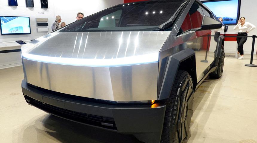 Kurşun geçirmiyor, drag yarışında rakip tanımıyor... Ama o bir kamyonet! Karşınızda Tesla'nın 'yeni oyuncağı' Cybertruck