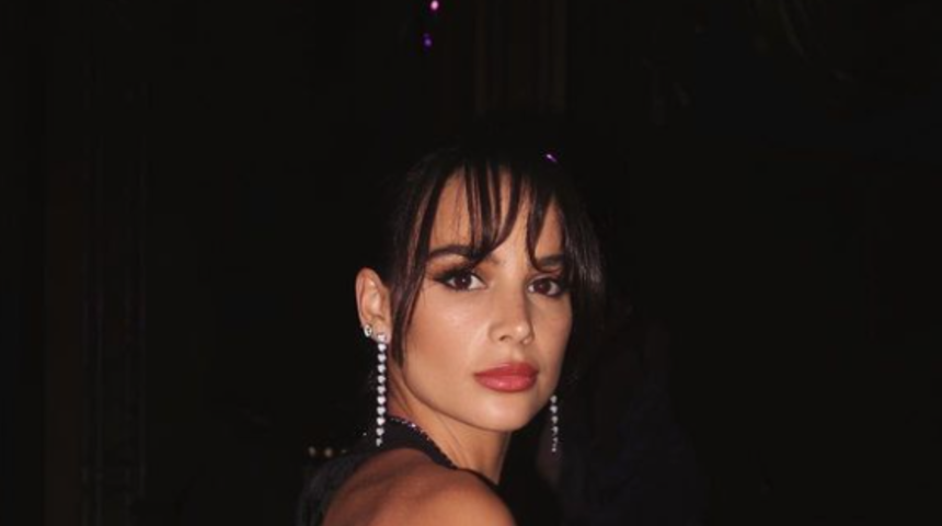 Efsanevi futbolcunun model kızından çırılçıplak küvet pozu geldi! Sosyal medyada yer yerinden oynadı 