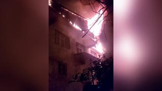 Evin bacasında başlayan yangın çatıya sıçradı! Büyük çaplı maddi hasar