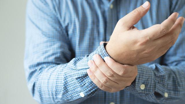 Eller neden uyuşur? El uyuşmasına ne iyi gelir, nasıl geçer?