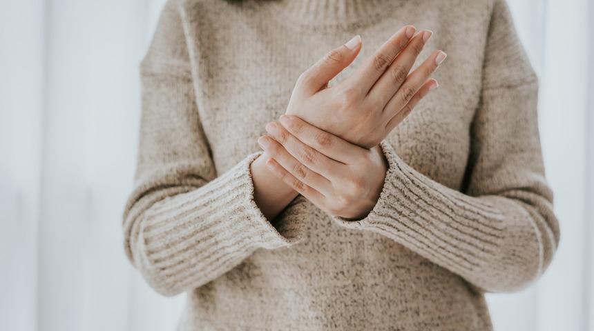 Elimde sinir sıkışması var ne yapmam lazım? Elde sinir sıkışmasına ne iyi gelir?