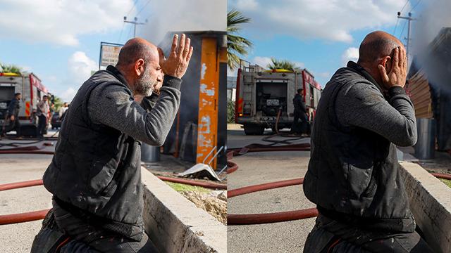 Acının fotoğrafı! Elleriyle başını tuttu, çaresizce çalışmaları izledi