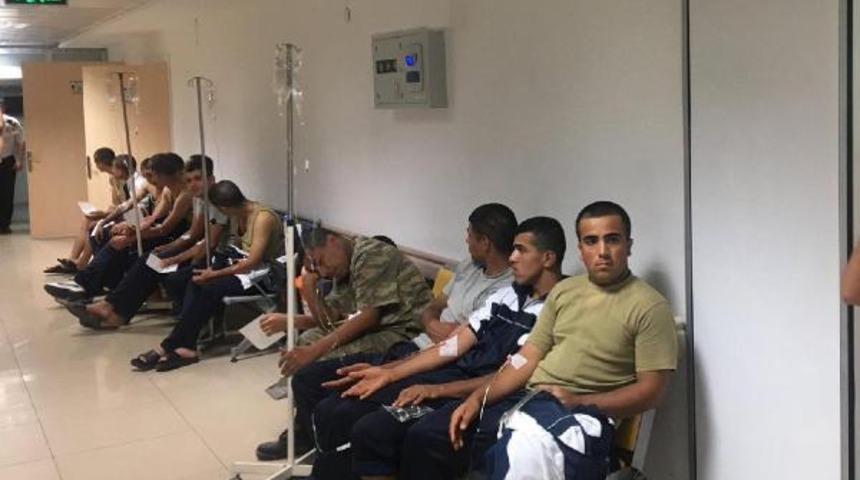 Manisa'da asker zehirlenmelerinde 2 y&ouml;neticiye tahliye