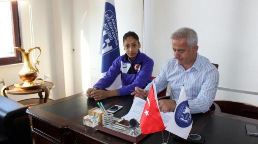 &Ccedil;anakkale Belediyespor,&nbsp;Joyce Gomes'i renklerine bağladı