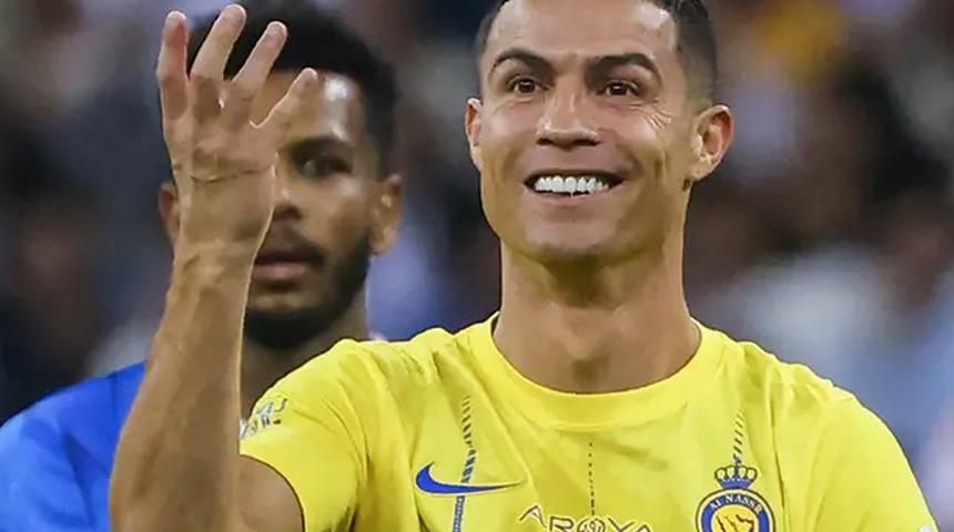 Messi tezahüratlarını duyan Ronaldo'dan tribünlere olay hareket!