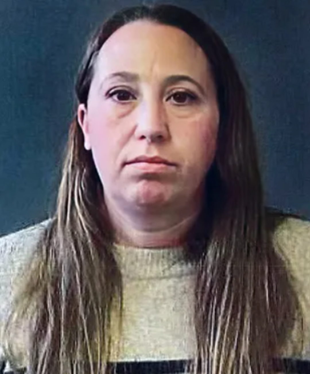 Evli lise &ouml;ğretmeni 11 yaşındaki &ouml;ğrencisiyle yasak aşkının ifşa edilmesinden sonra tutuklandı! "Sık sık arabamda buluşup cinsel ilişkiye giriyorduk"