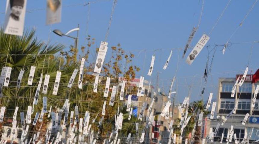 Aydın'da Atat&uuml;rk'&uuml;n s&ouml;zlerinin yazdığı 3 bin kitap ayracı meydana asıldı