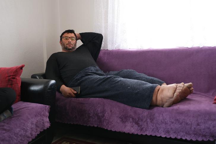 Milyonda bir görülüyor: Bu hastalığın tedavisi yok... Ayakları her yıl 7 santim büyüyor! G3