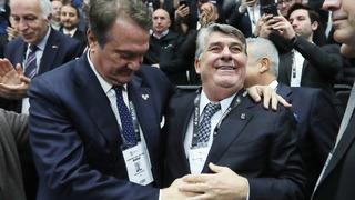 Beşiktaş'ta seçim öncesi dostluk rüzgarı! Serdal Adalı ve Hasan Arat bir araya gelerek, kucaklaştı