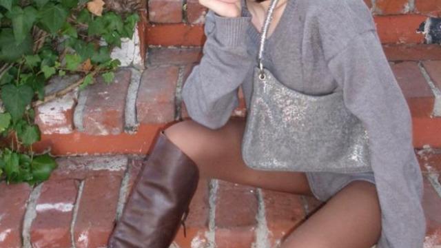 Eski yetişkin film yıldızı Lana Rhoades dantel elbisesiyle şov yaptı! Kıvrımlarının gözükmesine aldırış etmedi