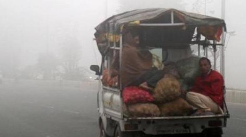 Hindistan'da k&ouml;m&uuml;r "şiddetli" hava kirliliğine yol a&ccedil;ıyor