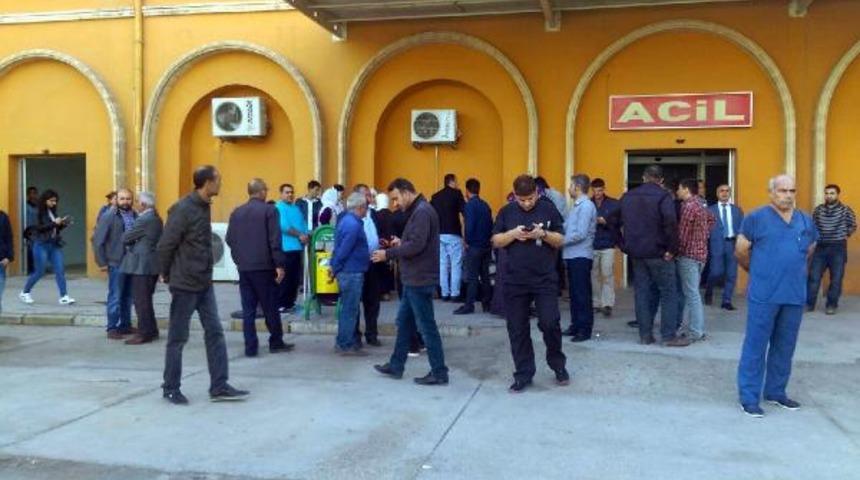 Derik'te &ouml;ğrenci servisi ile otomobil &ccedil;arpıştı: 10'u &ouml;ğrenci 15 yaralı