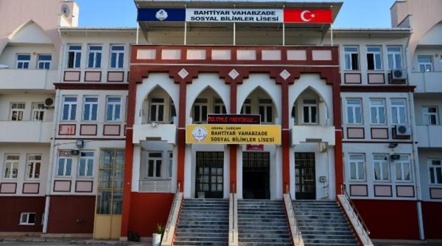 'Okul m&uuml;d&uuml;r&uuml; 10 Kasım'da şarkı eşliğinde oynadı' iddiası