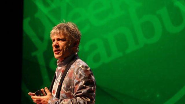 Iron Maiden’ın vokalisti Bruce Dickinson: Hayranlarımız müşteriye dönüşürse, belki Metallica hayranı olabilir