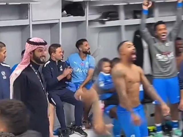 Al Hilal başkanı soyunma odasına indi, oyuncular sevinçten çıldırdı!