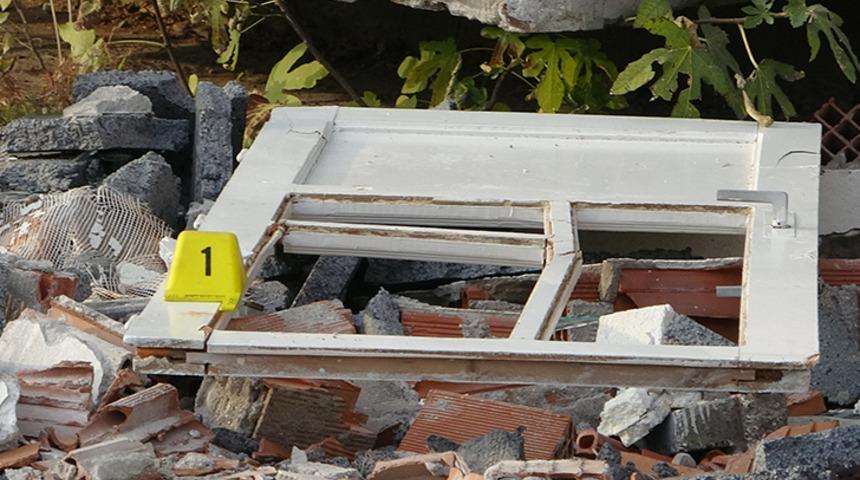 Malatya'da feci olay! Ağır hasarlı binada söktüğü kapı ile 4. kattan aşığı düştü  