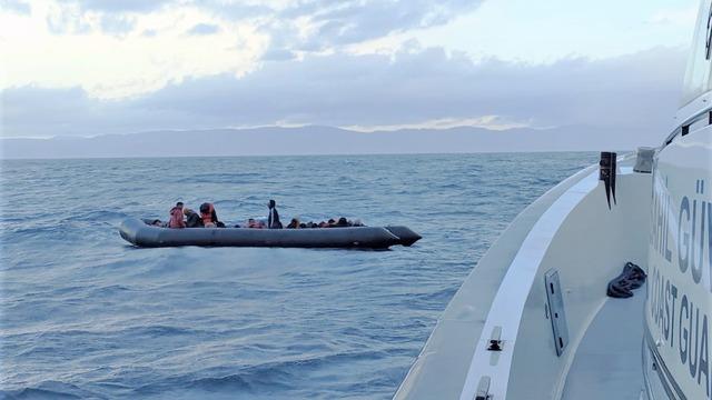 Ayvalık açıklarında 81 düzensiz göçmen kurtarıldı