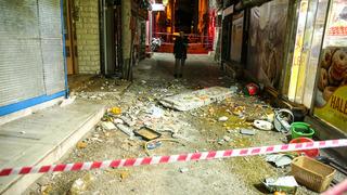 Bursa'da çöken balkonla bir kişinin düşmesi güvenlik kamerasınca kaydedildi