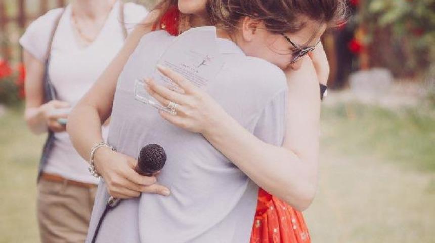 Kadınsal Hareket, ilkokula k&uuml;t&uuml;phane kuracak