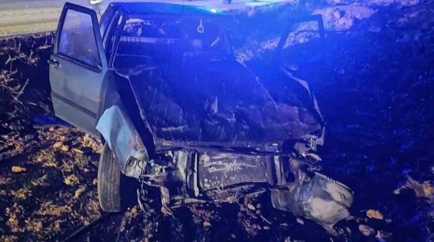 Takla atıp şarampole giren otomobilde 4 kişi yaralandı