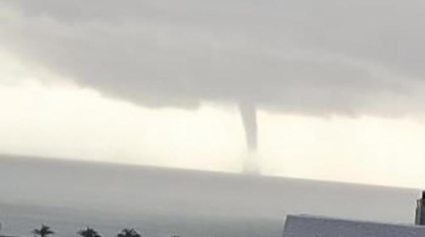 İzmir açıklarında hortum görüldü