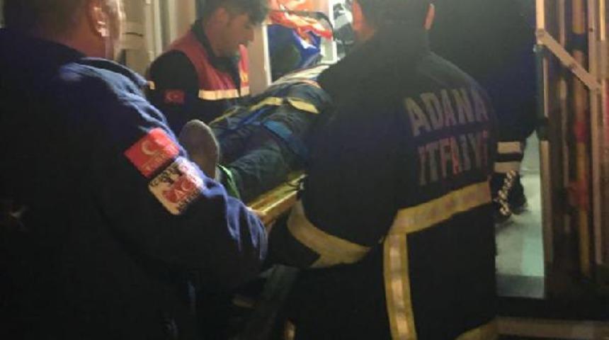 Toprak y&uuml;kl&uuml; kamyon devrildi: 3 yaralı