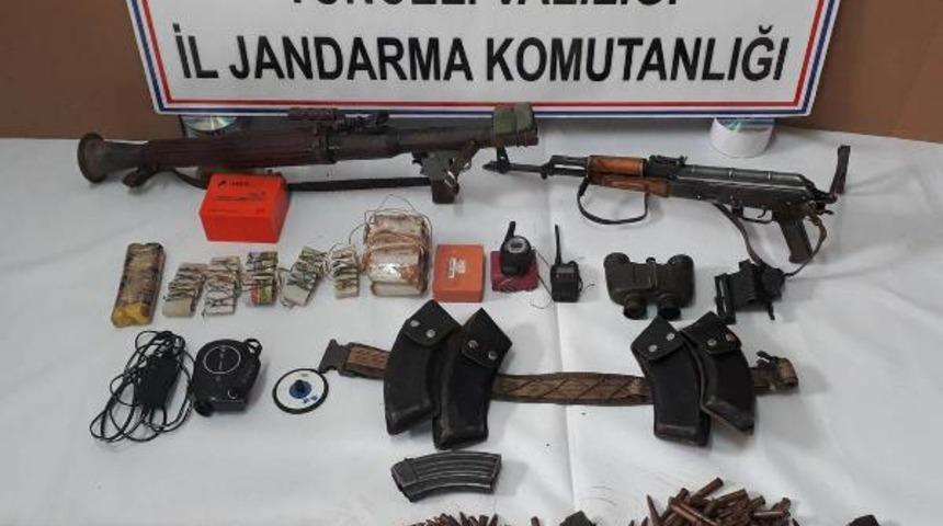 Nazımiye kırsalında &ccedil;ok sayıda silah, m&uuml;himmat ve patlayıcı bulundu