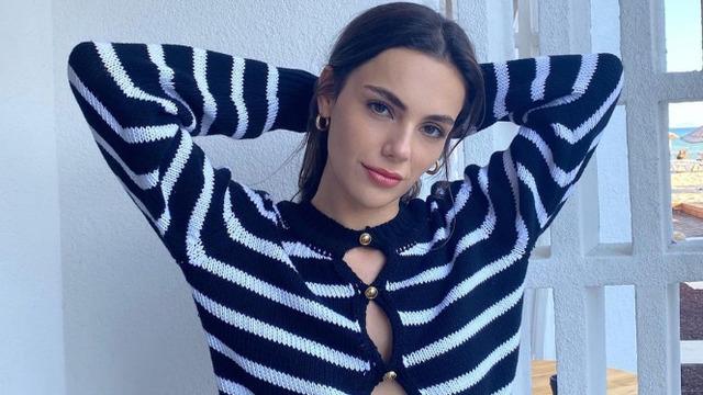 Kalp Yarası'nın yıldızı Yağmur Tanrısevsin beyazlar içinde! Dekolteli tarzına beğeni yağdı 