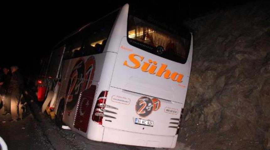 Şof&ouml;r değişikliği kazaya neden oldu: 3 yolcu yaralandı