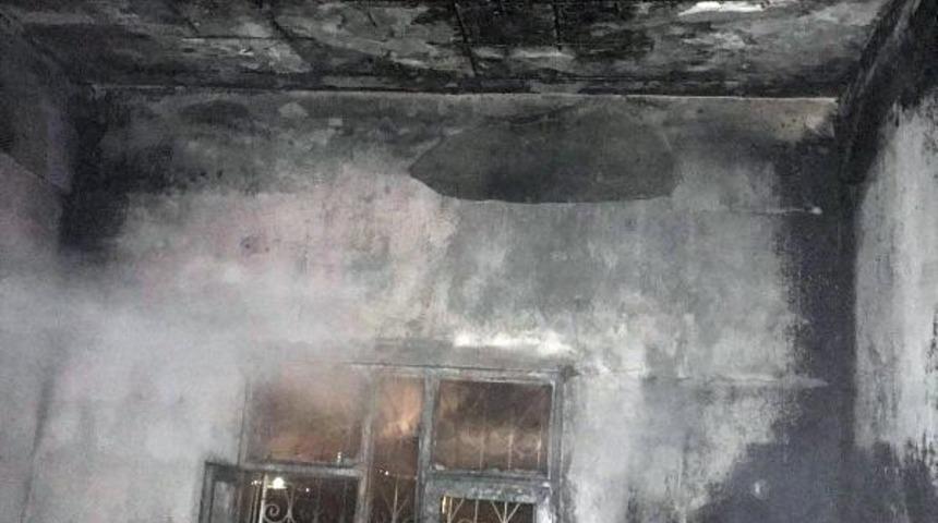 Nusaybin'de &ccedil;ıkan yangında ev harabeye d&ouml;nd&uuml;