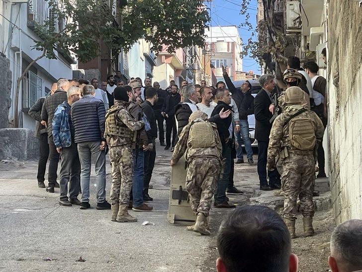 Polise ateş açtı! Özel harekat devreye girdi… Evde etek giymiş halde yakalandı G4