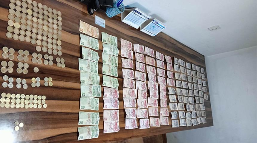 Kadın dilencinin üzerinden bin 130 TL çıktı