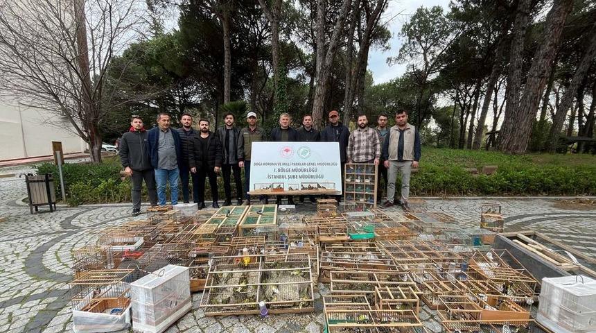 Yasa dışı yakalanarak ticareti yapılan 902 kuş doğaya bırakıldı
