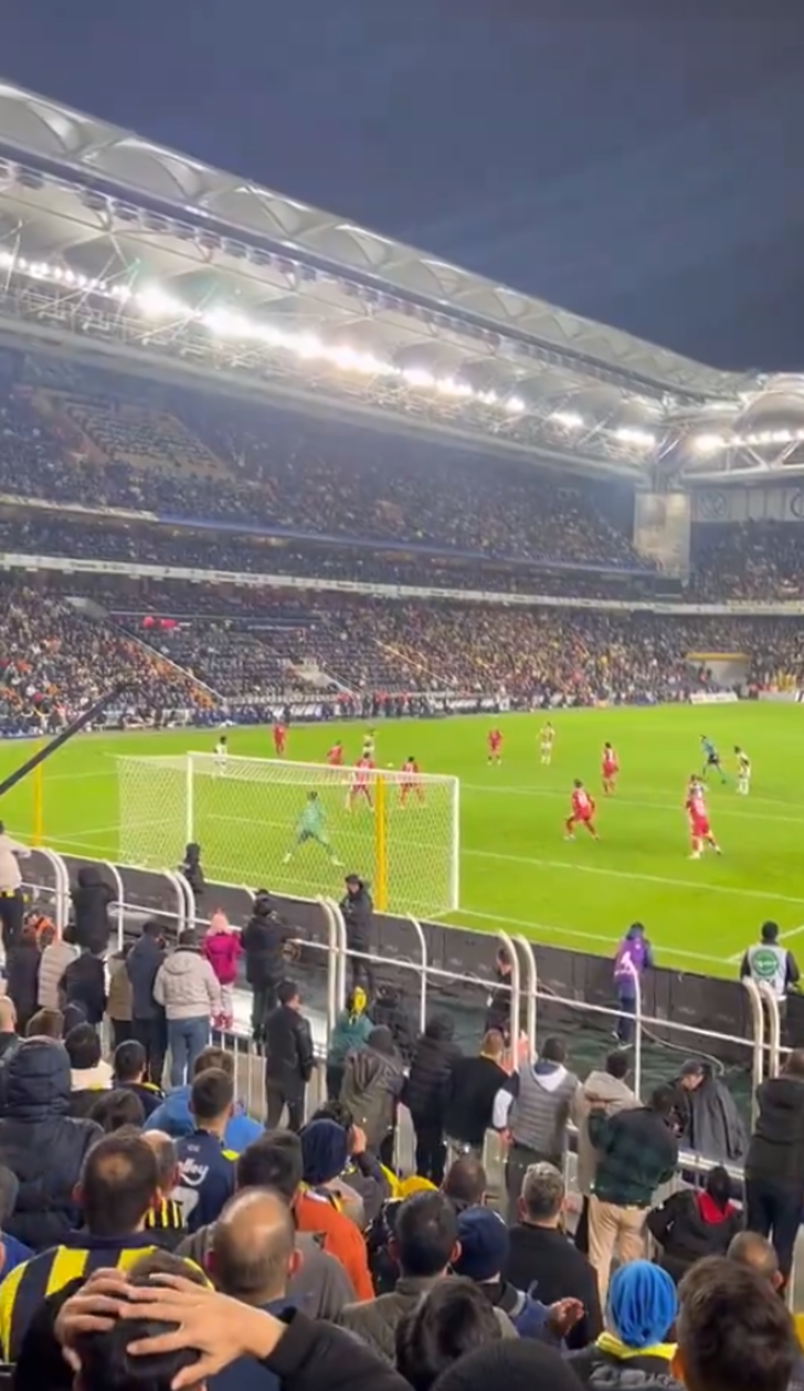 İrfan Can Kahveci'den kaleciyi çaresiz bırakan gol! Tekrar tekrar izleniyor... G1