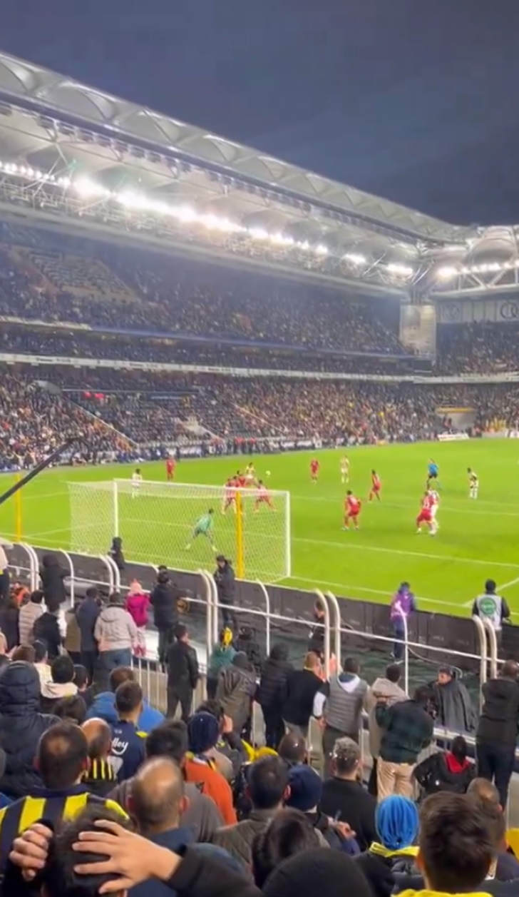 İrfan Can Kahveci'den kaleciyi çaresiz bırakan gol! Tekrar tekrar izleniyor... G2