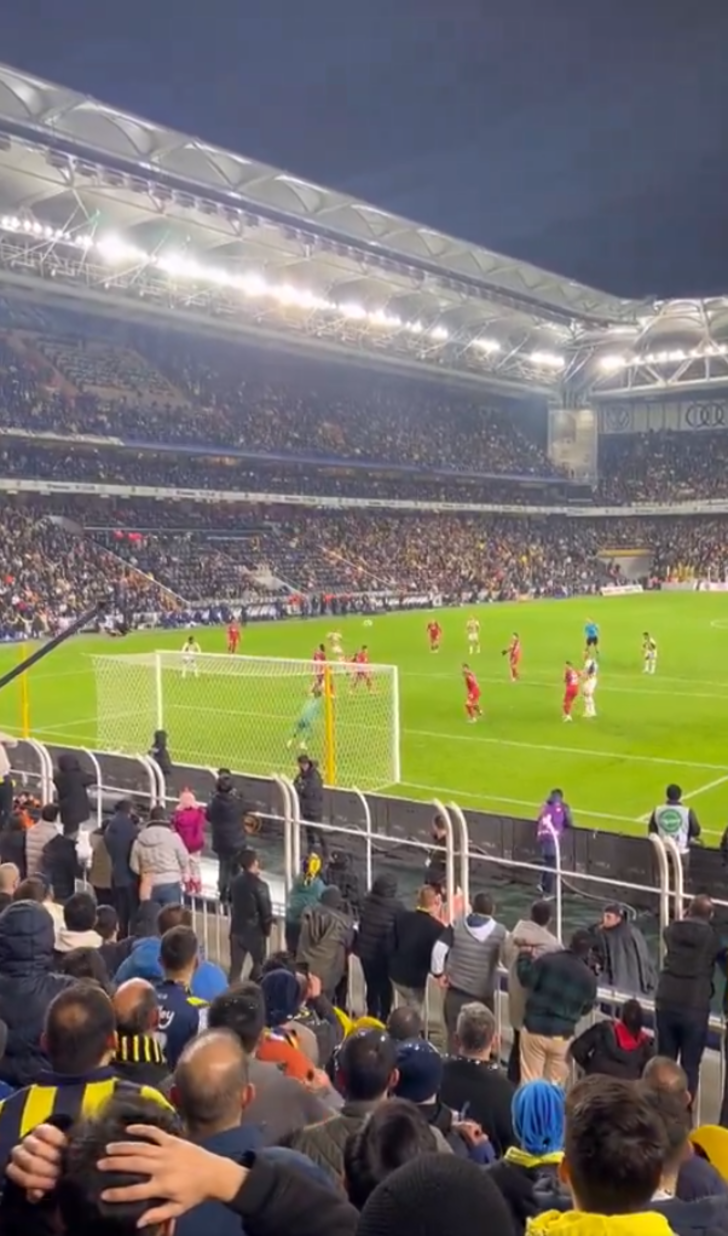 İrfan Can Kahveci'den kaleciyi çaresiz bırakan gol! Tekrar tekrar izleniyor... G3