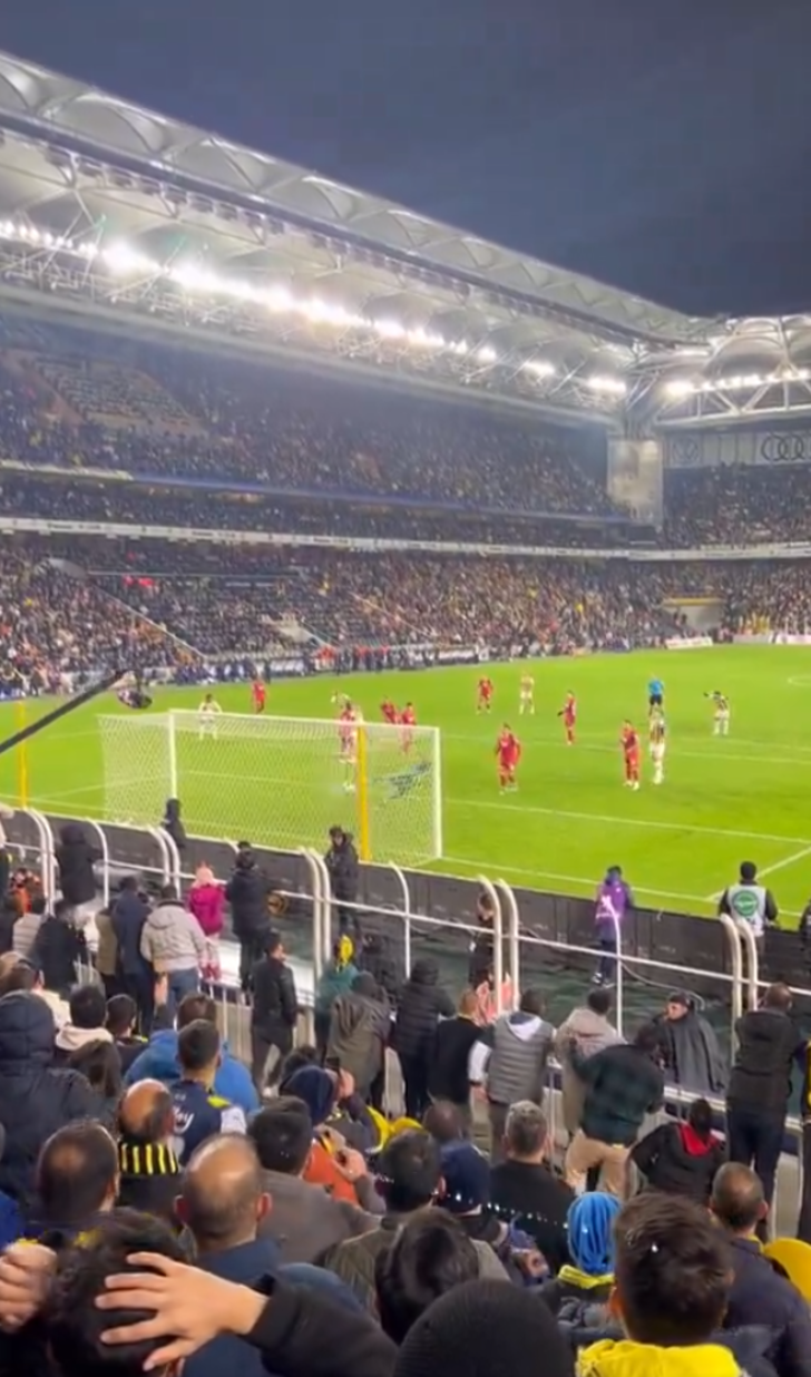 İrfan Can Kahveci'den kaleciyi çaresiz bırakan gol! Tekrar tekrar izleniyor... G4