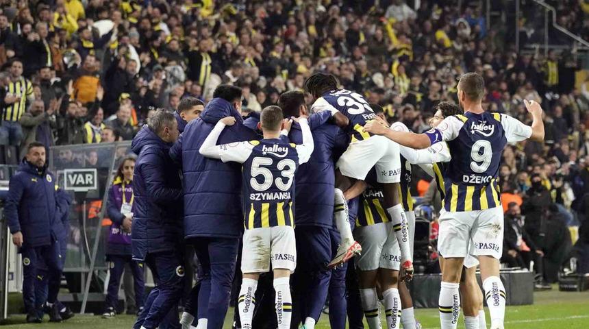 Fenerbahçe, Sivasspor karşısında farklı kazandı! Karşılaşmadan 4-1'lik skorla ayrılan sarı-lacivertliler liderliği geri aldı