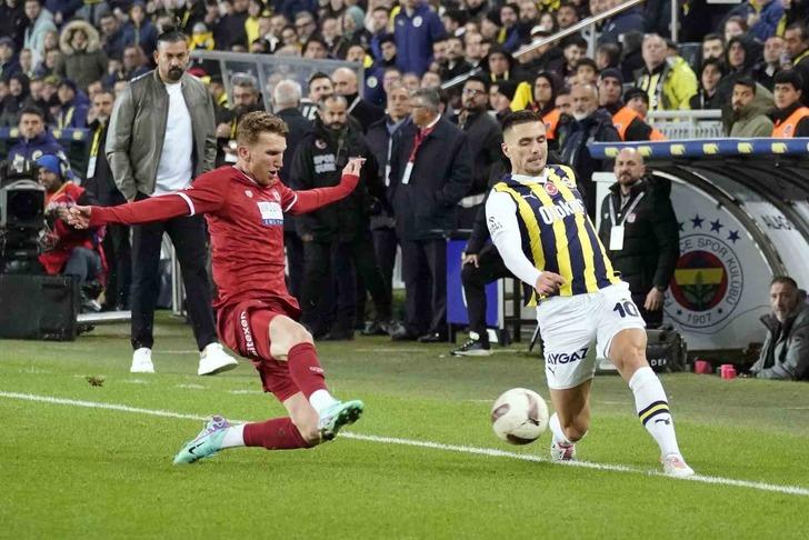 Sivasspor futbolcusu Caner Osmanpaşa'dan Fenerbahçe maçı sonrası zehir zemberek sözler! ''Bizim ekmek paramız yok mu?  Dün Pendik'e de aynısı yapıldı'' G4