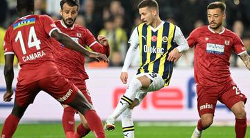 Sivasspor futbolcusu Caner Osmanpaşa'dan Fenerbahçe maçı sonrası zehir zemberek sözler! ''Bizim ekmek paramız yok mu?  Dün Pendik'e de aynısı yapıldı''