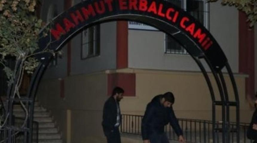 (Görüntülü Haber) Gönüllü müezzin, camide ölü bulundu